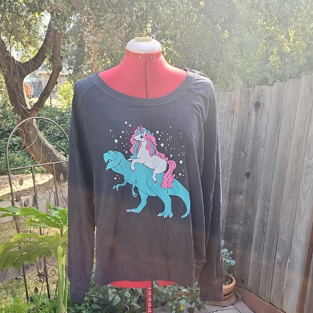 Whimsical Unicorn Graphic Women's Long Sleeve Tee - Black